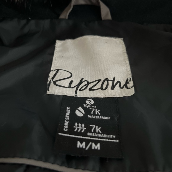 Women’s Ripzone snowboarding Jacket - Picture 2 of 3